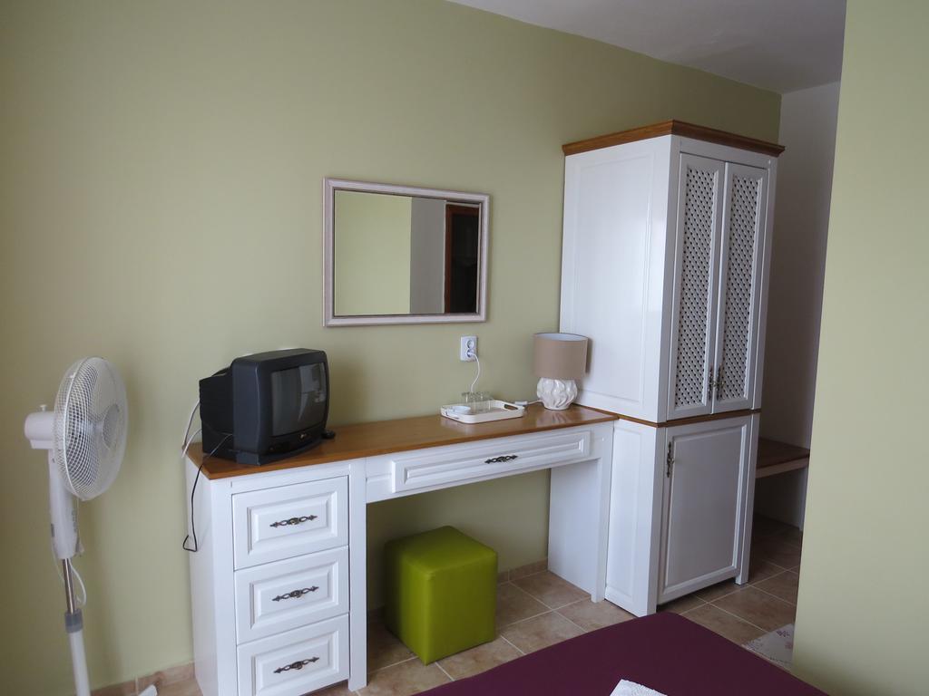 Family Hotel Sofi Sozopol Bilik gambar